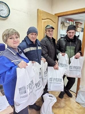 Сотрудники складской службы Кривецкого сахарного завода Сотрудники складской службы Кривецкого сахарного завода